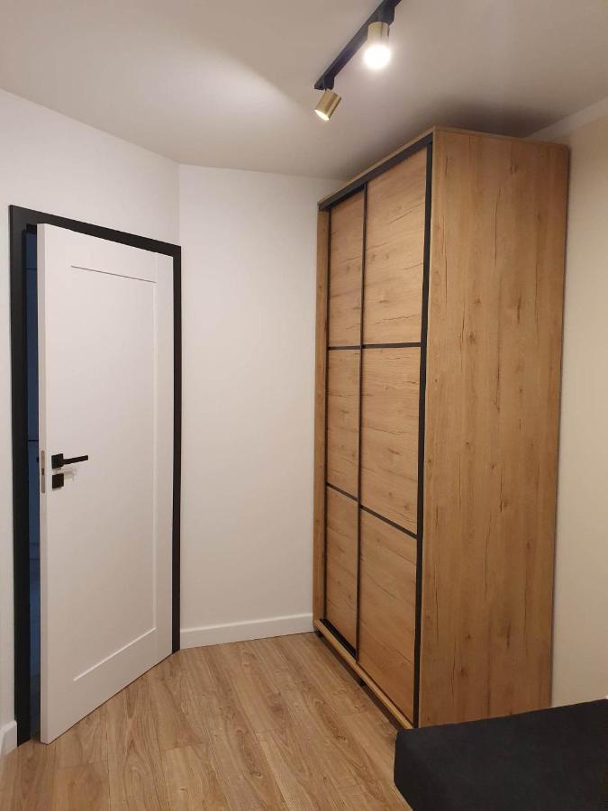 Apartament 3 Pokojowy Lub Pokoj W Mieszkaniu W Nowym Bloku Warsaw Luaran gambar