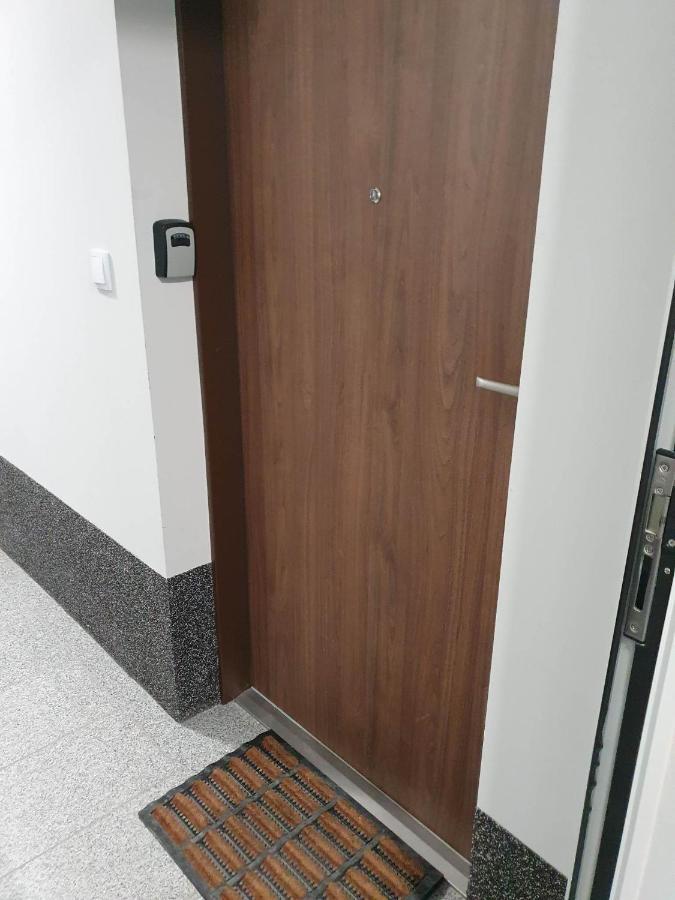Apartament 3 Pokojowy Lub Pokoj W Mieszkaniu W Nowym Bloku Warsaw Luaran gambar