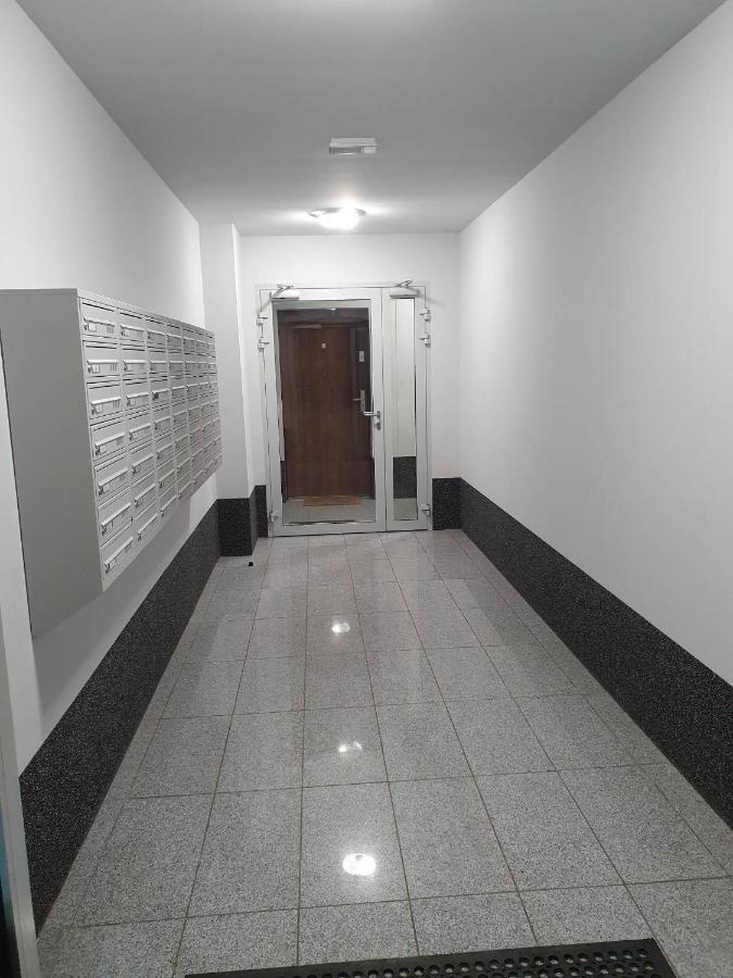 Apartament 3 Pokojowy Lub Pokoj W Mieszkaniu W Nowym Bloku Warsaw Luaran gambar