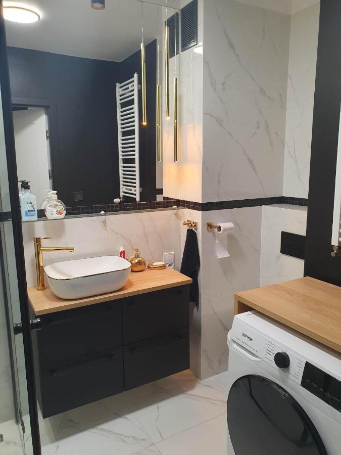 Apartament 3 Pokojowy Lub Pokoj W Mieszkaniu W Nowym Bloku Warsaw Luaran gambar